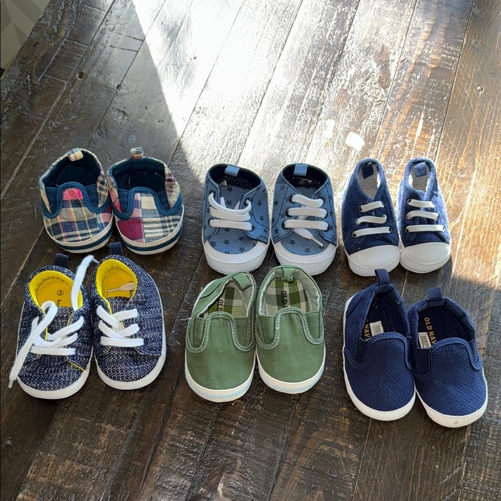 0/3 baby New Born-3M 6 pair of Blue Green plaid and yellow Sneakers like new